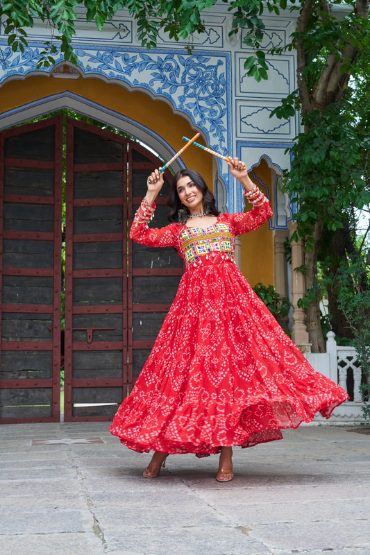 Eleganter rosa-grauer Braut-Lehenga mit Zarkan-Stickerei und Pailletten