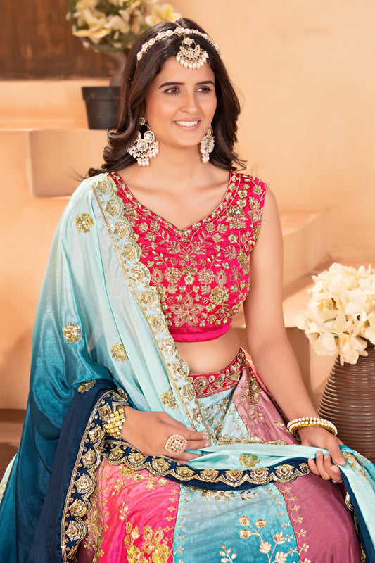 Eleganter rosa-grauer Braut-Lehenga mit Zarkan-Stickerei und Pailletten