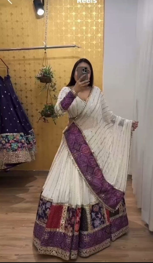 Lehenga Chaniya Choli Navratri blanc violet en georgette premium avec broderies sequins et patchwork
