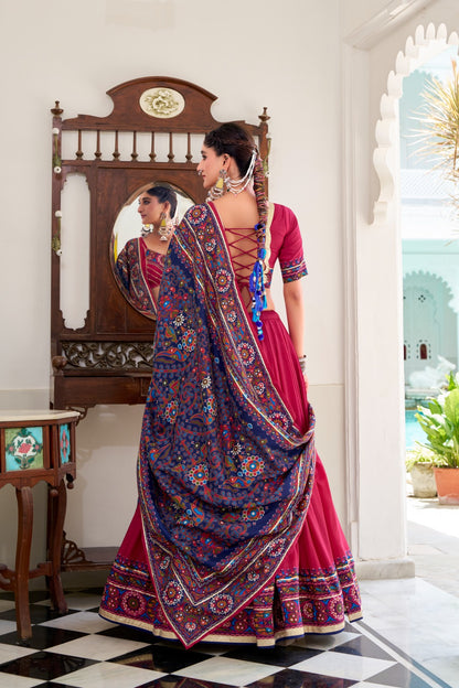 Lehenga de Navratri rose en soie imprimé Gamthi et Gota Patti COLLECTION SNEHA