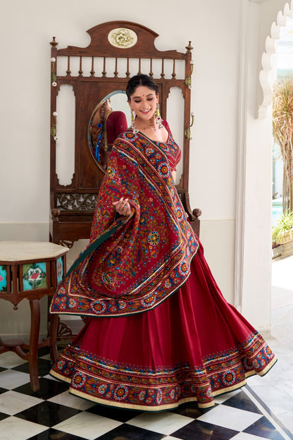 Lehenga de Navratri rouge en soie imprimé Gamthi et Gota Patti COLLECTION SNEHA