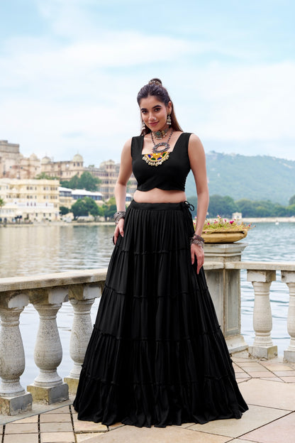 Lehenga choli avec koti veste noir Navratri COLLECTION KINJAL