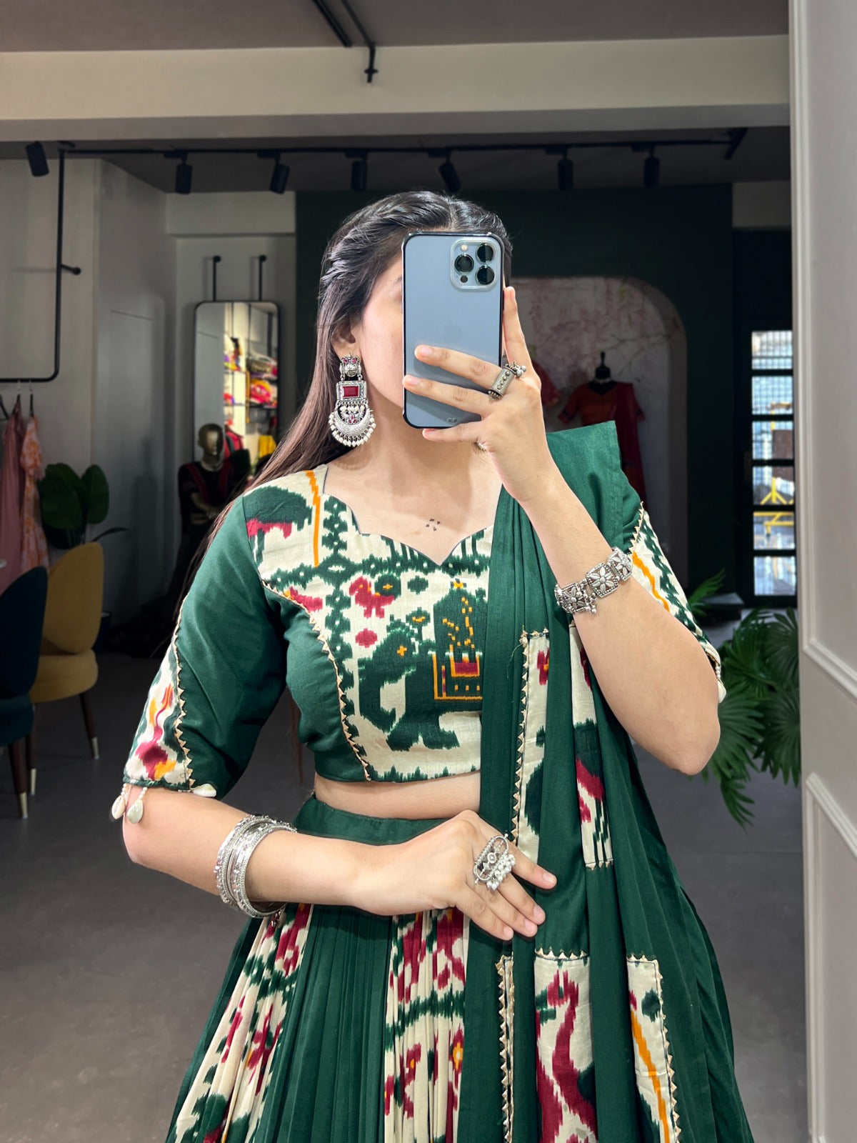 Lehenga de Navratri Gota Patti vert en rayon et soie