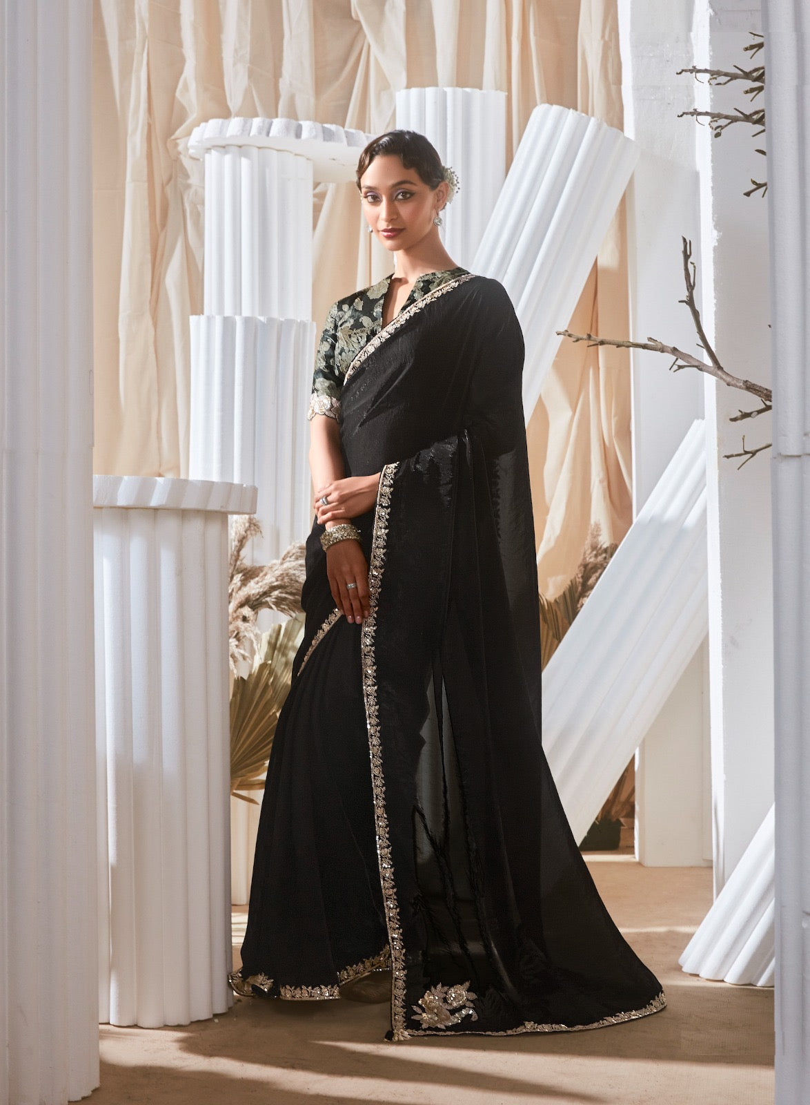 Sari moderne noir et beige clair en tissu fantaisie et dentelle COLLECTION KANIKA