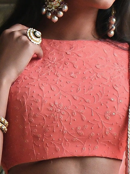 Lehenga rose pêche en georgette léger avec travail traditionnel