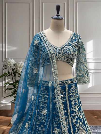 Lehenga bleu minuit somptueux en butterfly net avec broderies de sequins