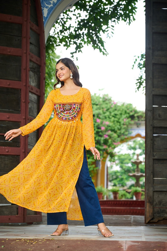 Eleganter rosa-grauer Braut-Lehenga mit Zarkan-Stickerei und Pailletten