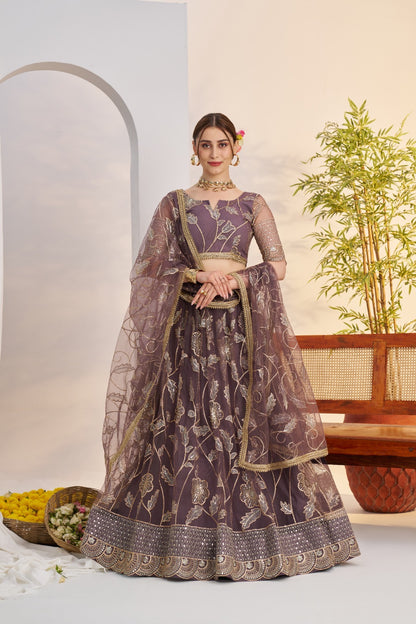 Lehenga violet doux en filet avec broderies et sequins COLLECTION MAISHA