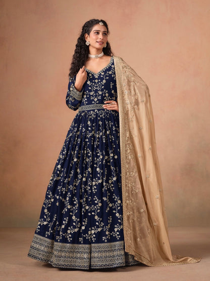 Eleganter rosa-grauer Braut-Lehenga mit Zarkan-Stickerei und Pailletten