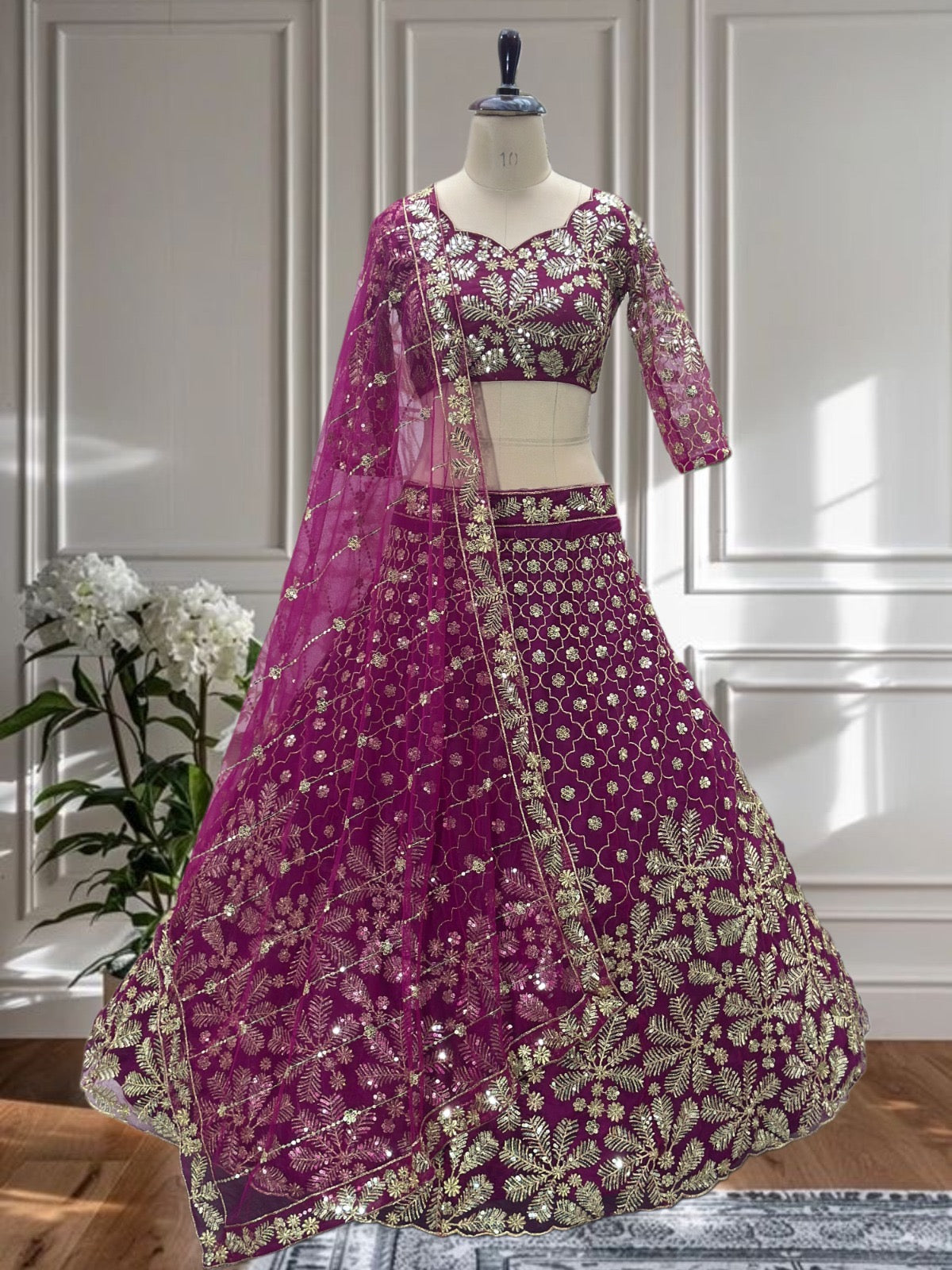 Eleganter rosa-grauer Braut-Lehenga mit Zarkan-Stickerei und Pailletten