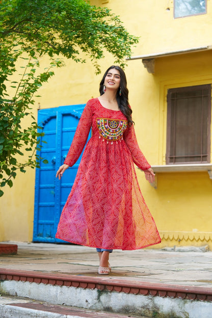 Eleganter rosa-grauer Braut-Lehenga mit Zarkan-Stickerei und Pailletten