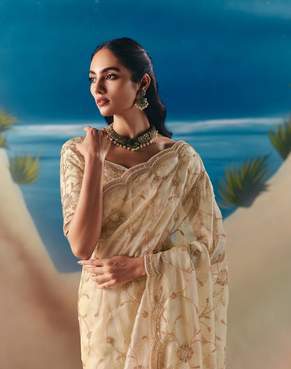 Sari beige crème aux broderies de sequins et pierres scintillantes COLLECTION ANVESHI
