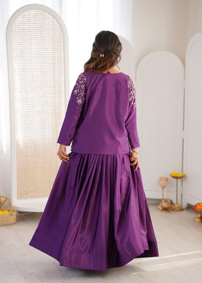 Eleganter rosa-grauer Braut-Lehenga mit Zarkan-Stickerei und Pailletten
