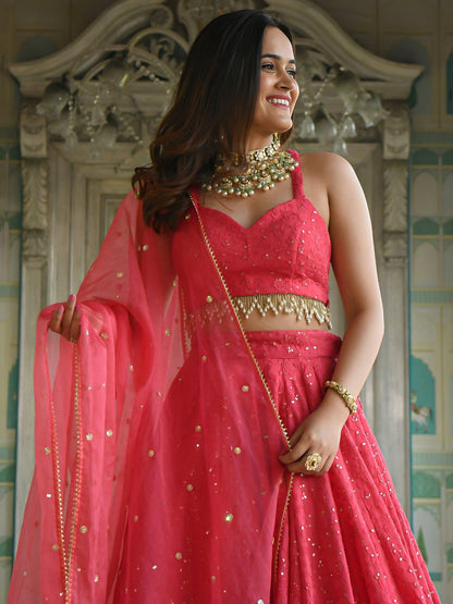 Lehenga rose léger en georgette avec bordure en dentelle et perles sur dupatta