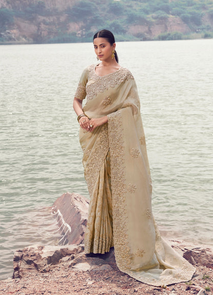 Sari beige sable en pure soie et jacquard  COLLECTION SAYAARAH