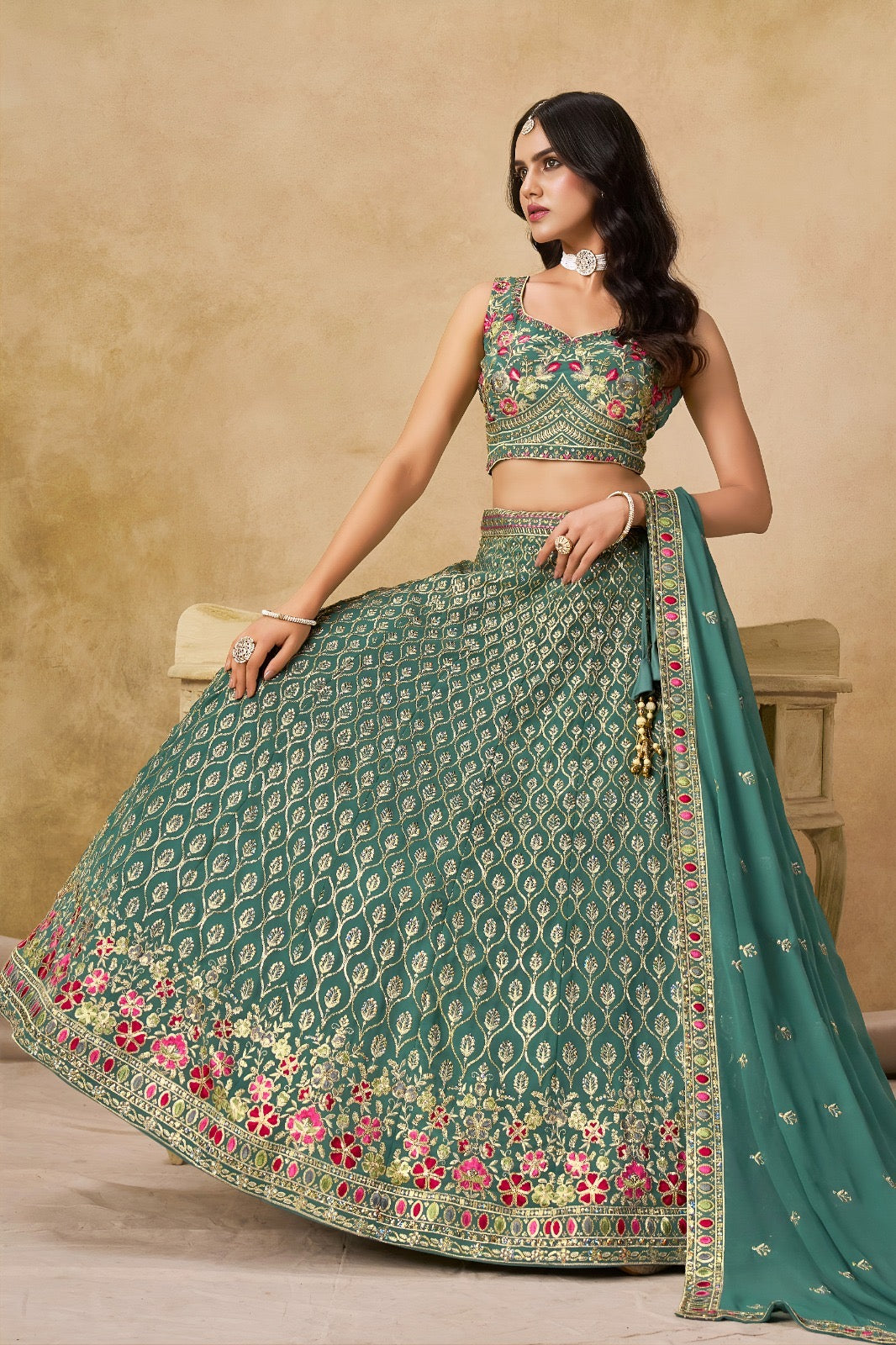 Lehenga bleu canard avec broderies romantiques de fleurs COLLECTION MONICA