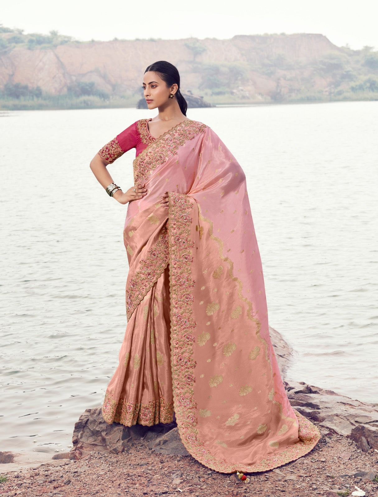 Sari rose clair et fuchsia en soie et organza COLLECTION SAYAARAH