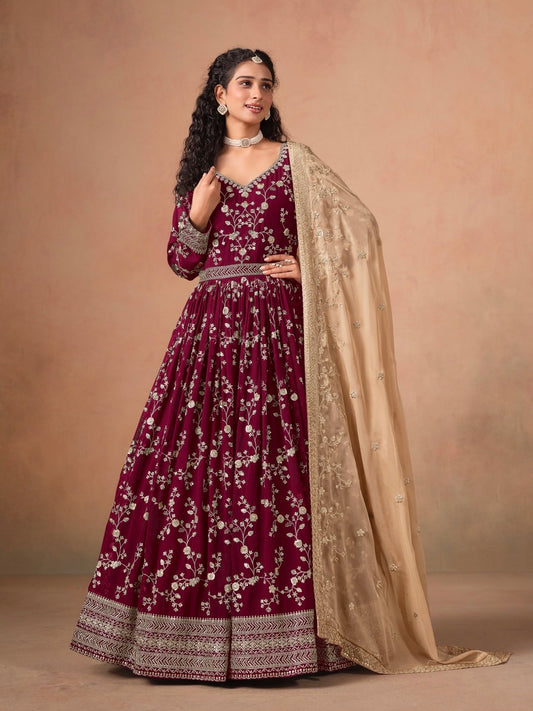 Eleganter rosa-grauer Braut-Lehenga mit Zarkan-Stickerei und Pailletten