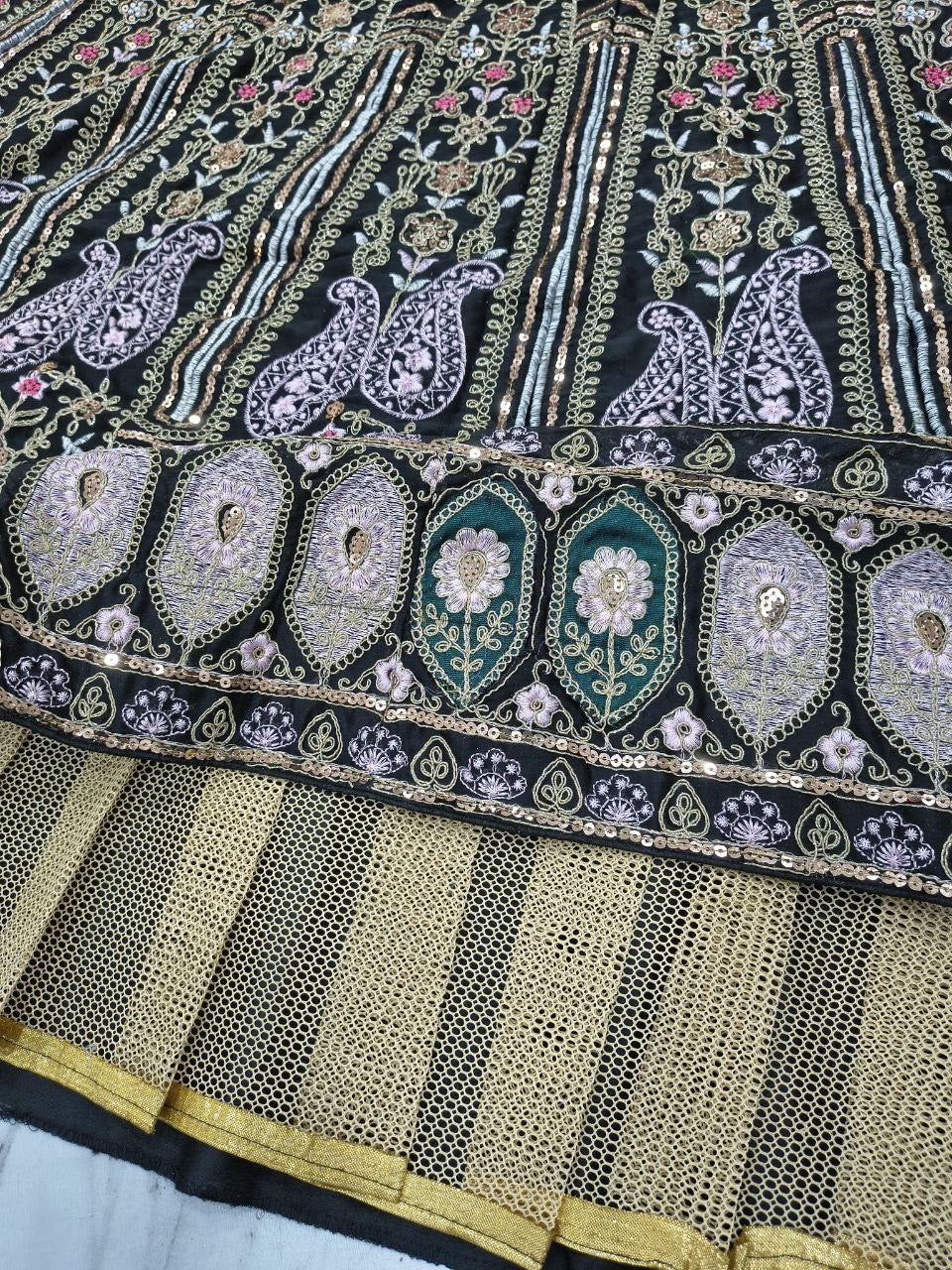 Lehenga broderies et sequins noir Inspiration Designer COLLECTION ANYAA