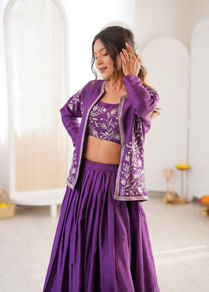 Eleganter rosa-grauer Braut-Lehenga mit Zarkan-Stickerei und Pailletten