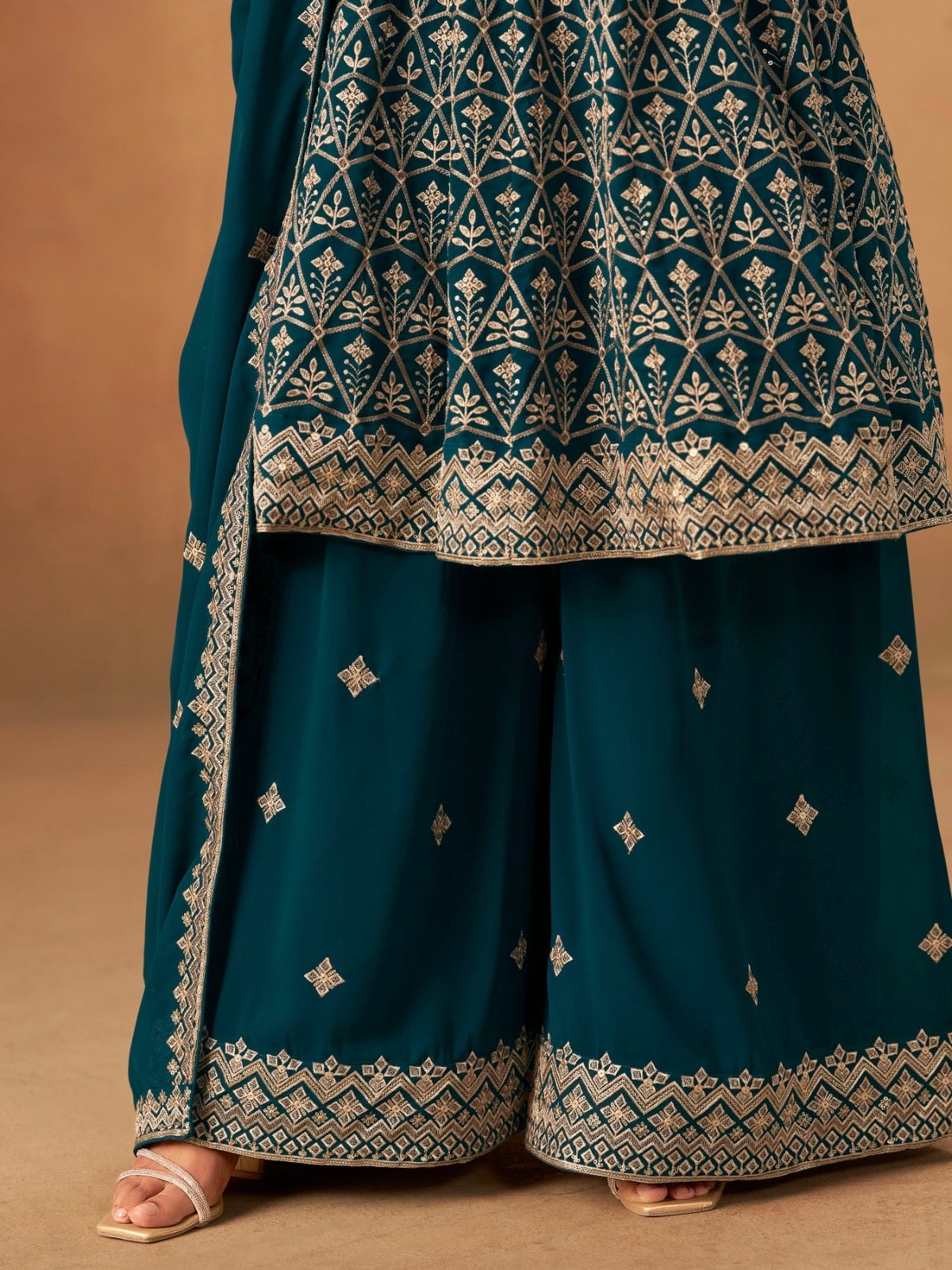 Salwar Palazzo bleu paon en faux georgette avec ornements COLLECTION ELINA