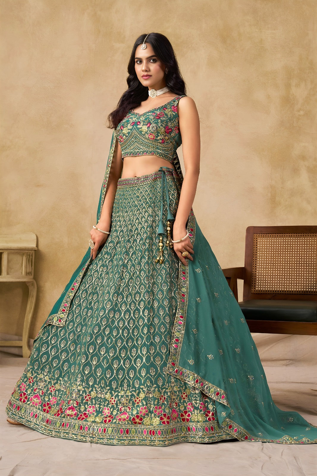 Lehenga bleu canard avec broderies romantiques de fleurs COLLECTION MONICA