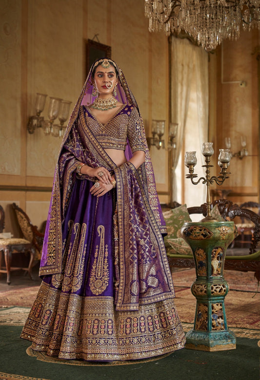 Lehenga de mariée violet riche inspiration de créateur COLLECTION SAJYA