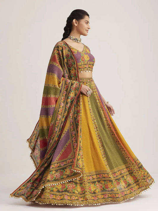 Gelber, grüner, violetter und mehrfarbiger weicher Lehenga aus reinem Organza mit Blumenmuster und Handarbeit, zusammen mit passendem Dupatta