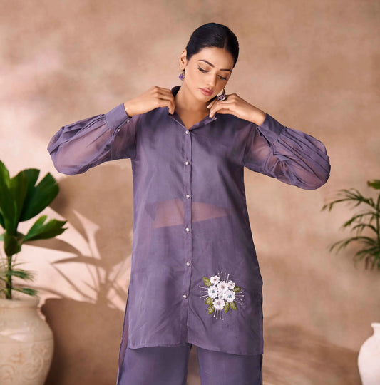 Grauviolettes, abgestimmtes Set aus reinem Organza mit Handarbeit