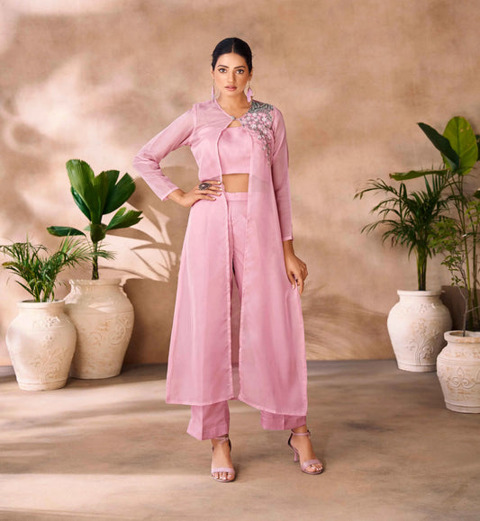 Babyrosa Organza-Set im indo-westlichen Stil mit Handarbeit und elegantem langen Bolero