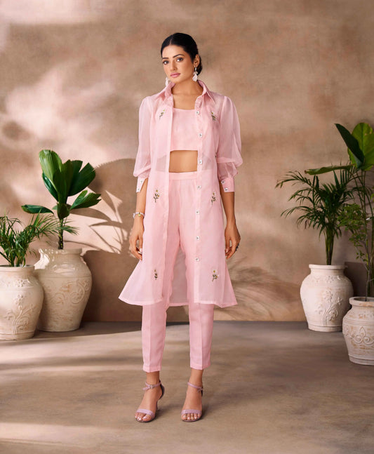 Elegantes pfirsichrosa indo-westliches Organza-Set mit Handstickerei und langem Bolero