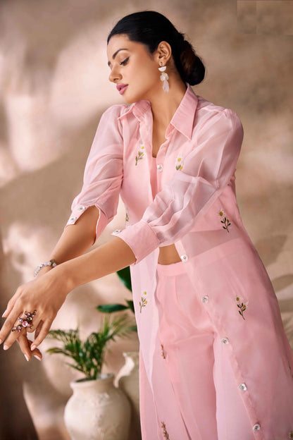 Elegantes pfirsichrosa indo-westliches Organza-Set mit Handstickerei und langem Bolero