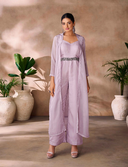 Trendiger lavendelvioletter Organza-Overall im indo-westlichen Stil, verziert mit zarter Handstickerei