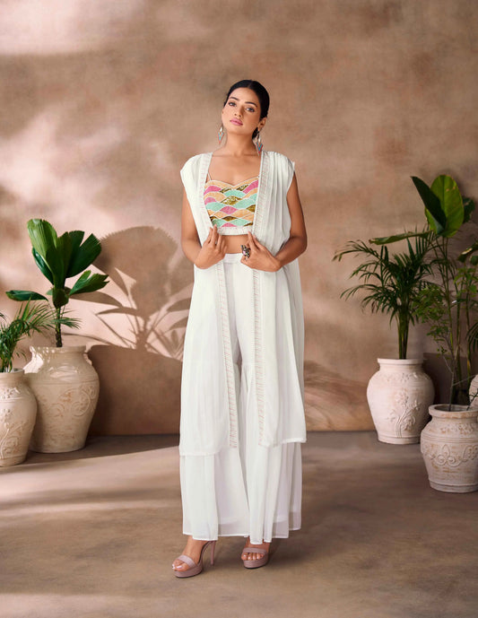 Trendiges weißes indo-westliches Sharara-Set mit handbestickter Bluse, Sharara und Umhang