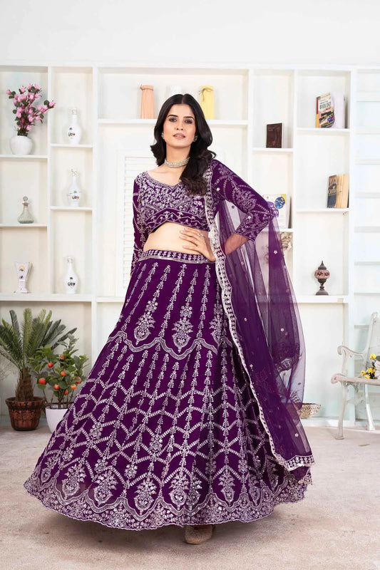 Dunkelvioletter Georgette-Lehenga mit Fadenstickerei und Pailletten