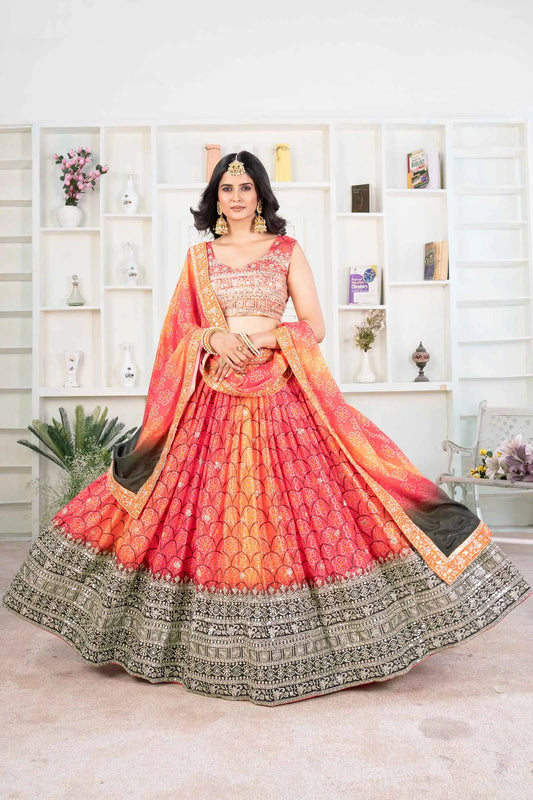 Lehenga aus orangefarbenem Chinon mit mehrfarbigem Digitaldruck mit Fadenstickerei und Pailletten