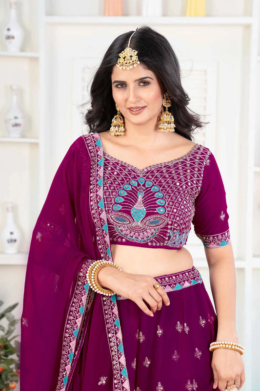 Schwarzbeervioletter Georgette-Lehenga mit Fadenstickerei und Pailletten