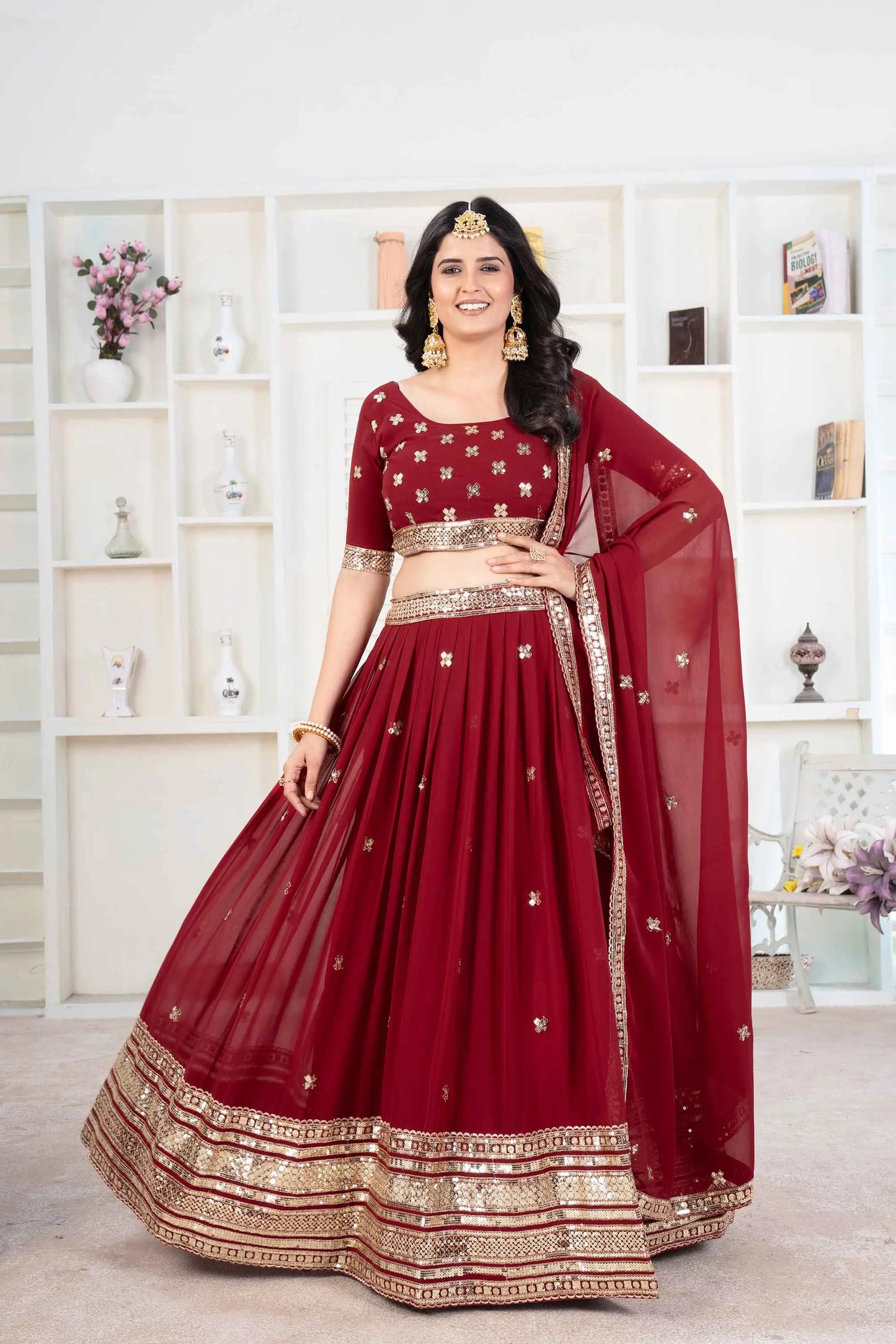 Burgunderroter Georgette-Lehenga mit Paillettenstickerei