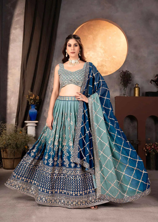 Hellblauer und dunkelblauer Lehenga mit Paillettenstickerei und passender Dupatta