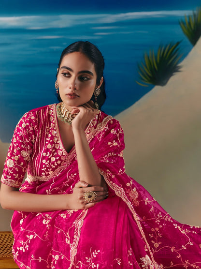 Sari rose fuchsia aux broderies de sequins et pierres scintillantes COLLECTION ANVESHI