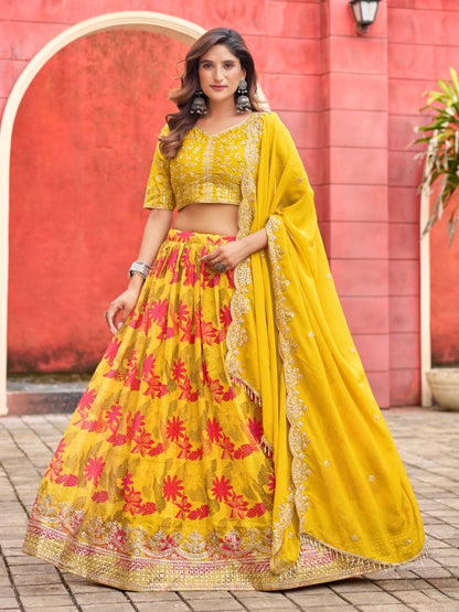 Eleganter rosa-grauer Braut-Lehenga mit Zarkan-Stickerei und Pailletten