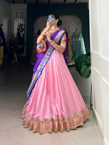 Lehenga Choli Paithani en Soie Jacquard Rose Pâle avec Tissage Zari