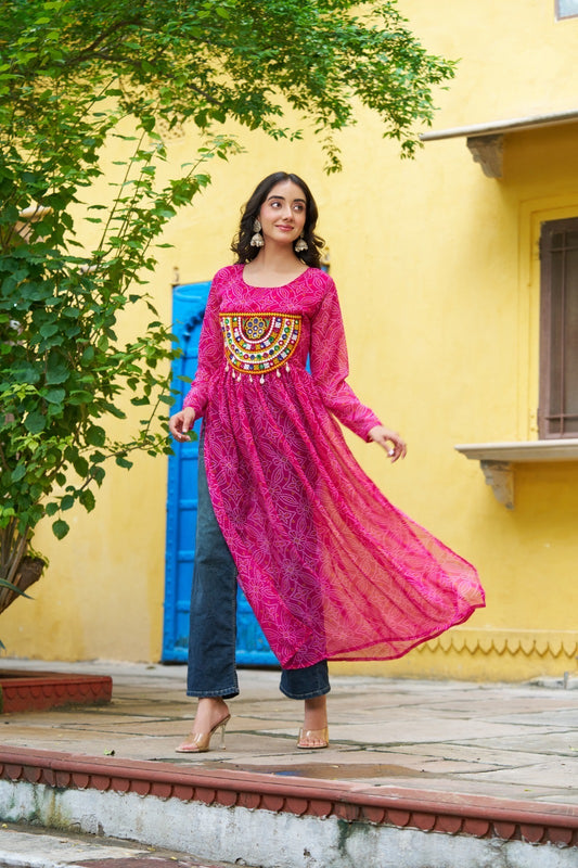 Eleganter rosa-grauer Braut-Lehenga mit Zarkan-Stickerei und Pailletten