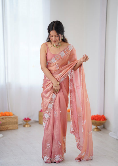 Sari rose or en satin premium brillant orné de perles, sequins et broderies COLLECTION NITA