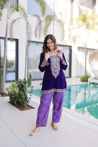 Ensemble Salwar Suit violet foncé et clair en velours et zari avec sac style batwa assorti COLLECTION ZOYA