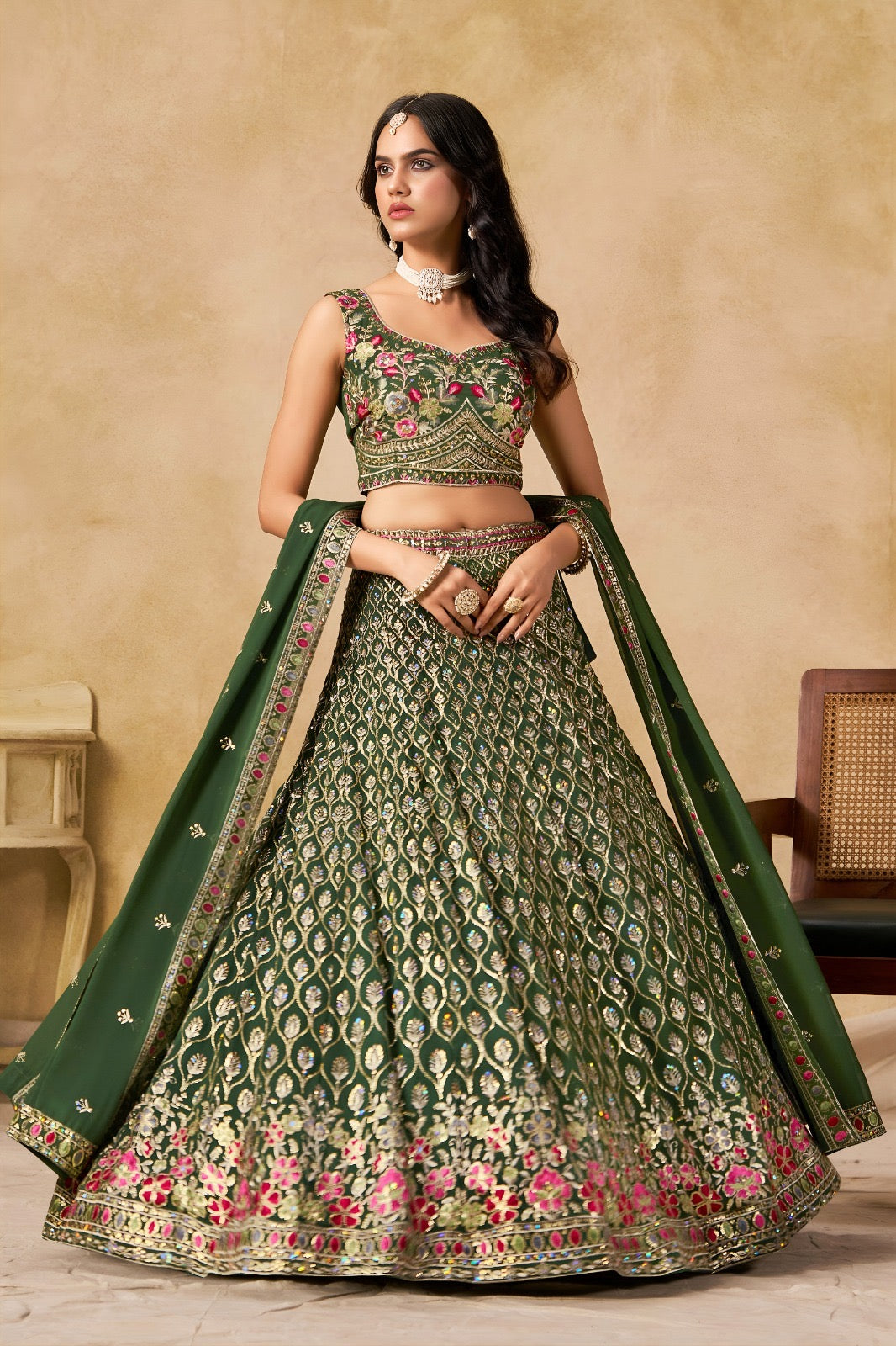Lehenga vert avec broderies romantiques de fleurs COLLECTION MONICA