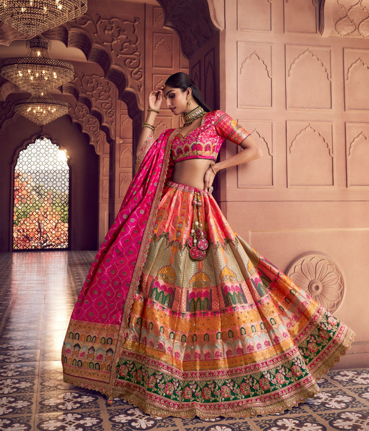 Lehenga de mariée rose fuchsia en soie Banarasi premium, broderies Swarovski, sequins,  avec ceinture et pochette COLLECTION AMYRA