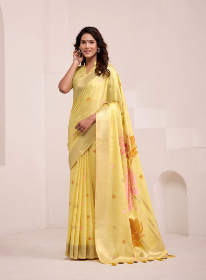 Sari jaune pâle aux motifs romantiques de fleurs COLLECTION ISHITA