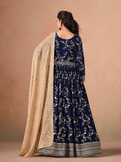 Eleganter rosa-grauer Braut-Lehenga mit Zarkan-Stickerei und Pailletten