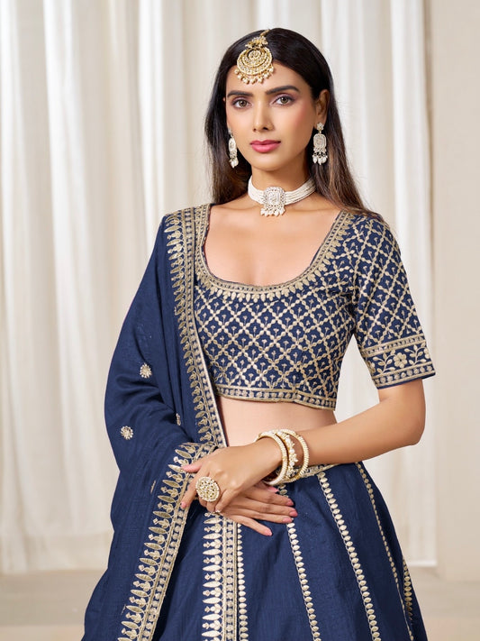 Eleganter rosa-grauer Braut-Lehenga mit Zarkan-Stickerei und Pailletten